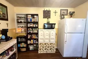 406 E Tres Palacios Ave, Palacios, TX 77465 - Photo 16