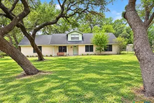 406 Royal Oak Dr, Victoria, TX 77905 - Photo 1