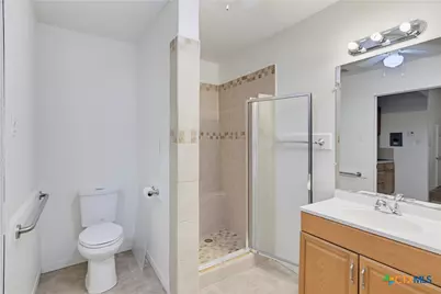 206 E Pine Street, Seguin, TX 78155 - Photo 18
