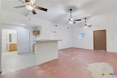 206 E Pine Street, Seguin, TX 78155 - Photo 16