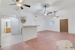 206 E Pine St, Seguin, TX 78155 - Photo 16