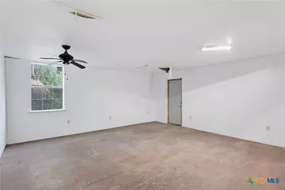 206 E Pine Street, Seguin, TX 78155 - Photo 12