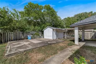 301 Trentwood Cir, Victoria, TX 77901 - Photo 32