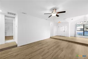 301 Trentwood Cir, Victoria, TX 77901 - Photo 10