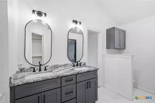 301 Trentwood Cir, Victoria, TX 77901 - Photo 20