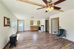 1501 Kothmann Dr, Seguin, TX 78155 - Photo 4