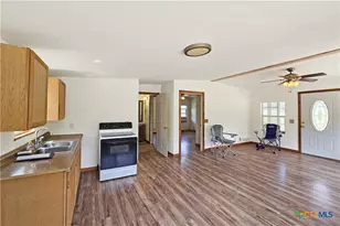 1501 Kothmann Dr, Seguin, TX 78155 - Photo 6