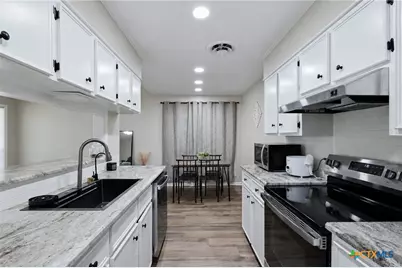 204 Timberlane, Victoria, TX 77901 - Photo 6