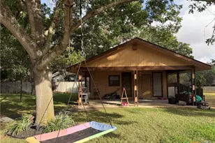 212 S 4th St, Stockdale, TX 78160 - Photo 14