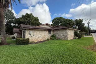 212 S 4th St, Stockdale, TX 78160 - Photo 20