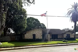 212 S 4th St, Stockdale, TX 78160 - Photo 12