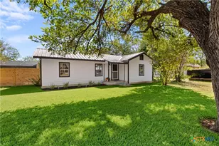 2126 S Wall St, Belton, TX 76513 - Photo 2