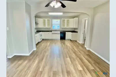 807 Pine Street, Victoria, TX 77901 - Photo 8