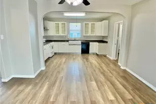 807 Pine St, Victoria, TX 77901 - Photo 8