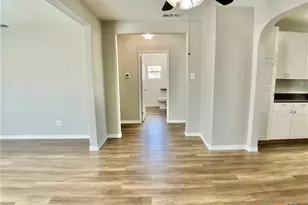 807 Pine St, Victoria, TX 77901 - Photo 10