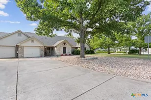 1006 W North Ave, Lampasas, TX 76550 - Photo 2