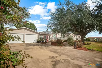 250 E 3rd Street, Bloomington, TX 77951 - Photo 4