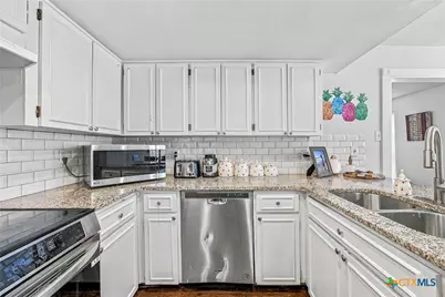310 Park Village Lane, Seguin, TX 78155 - Photo 6