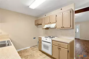 208 Versailles St, Victoria, TX 77904 - Photo 14