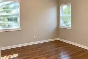 372 W Nacogdoches St, New Braunfels, TX 78130 - Photo 4