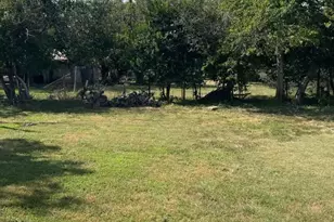 372 W Nacogdoches St, New Braunfels, TX 78130 - Photo 8