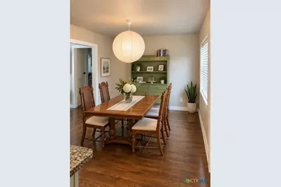 372 W Nacogdoches Street, New Braunfels, TX 78130 - Photo 2