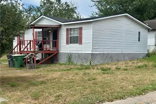 608 E 2nd St, Victoria, TX 77901 - Photo 2