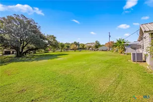 513 Lakeshore Dr, Victoria, TX 77905 - Photo 18