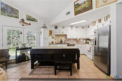 513 Lakeshore Drive, Victoria, TX 77905 - Photo 10