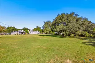 513 Lakeshore Dr, Victoria, TX 77905 - Photo 20