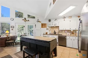 513 Lakeshore Dr, Victoria, TX 77905 - Photo 4
