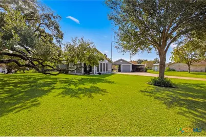 513 Lakeshore Drive, Victoria, TX 77905 - Photo 24