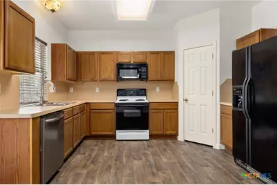 2067 Heaton Hall Drive, New Braunfels, TX 78130 - Photo 6