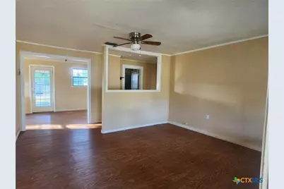 107 E Saint Mary Street, Runge, TX 78151 - Photo 2