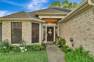 107 Windwood Ln, Victoria, TX 77904 - Photo 2