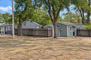 405 & 407 S 6th St, Gatesville, TX 76528 - Photo 2