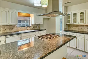 607 Bedivere Dr, Victoria, TX 77904 - Photo 10