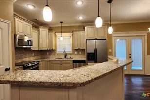 105 Catherine Cir, Victoria, TX 77901 - Photo 10