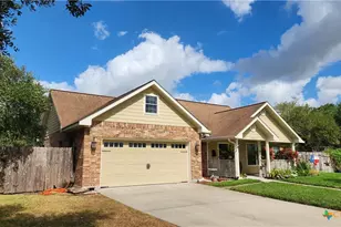 105 Catherine Cir, Victoria, TX 77901 - Photo 2