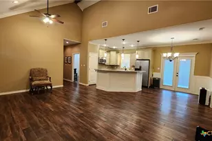105 Catherine Cir, Victoria, TX 77901 - Photo 8