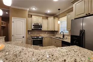 105 Catherine Cir, Victoria, TX 77901 - Photo 14