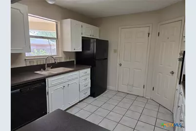 1211 Meadow Run, Seguin, TX 78155 - Photo 6