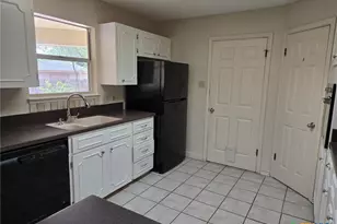 1211 Meadow Run, Seguin, TX 78155 - Photo 6