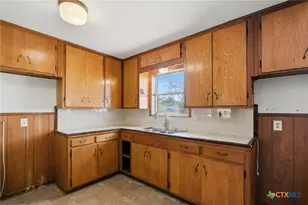 7287 Hanselman Rd, Victoria, TX 77905 - Photo 10