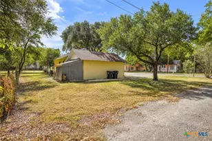 421 N Ave G, Shiner, TX 77984 - Photo 26