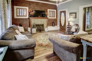 421 N Ave G, Shiner, TX 77984 - Photo 8