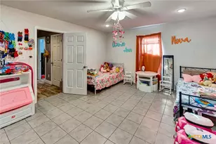 1518 Bonham Dr, Victoria, TX 77901 - Photo 10