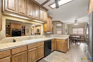 107 Zephyr Dr, Victoria, TX 77904 - Photo 16