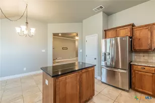 2105 Briar Hollow Dr, Temple, TX 76502 - Photo 6