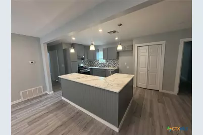 2201 E Colorado Street, Victoria, TX 77901 - Photo 2